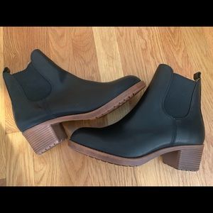 Black Chelsea boots